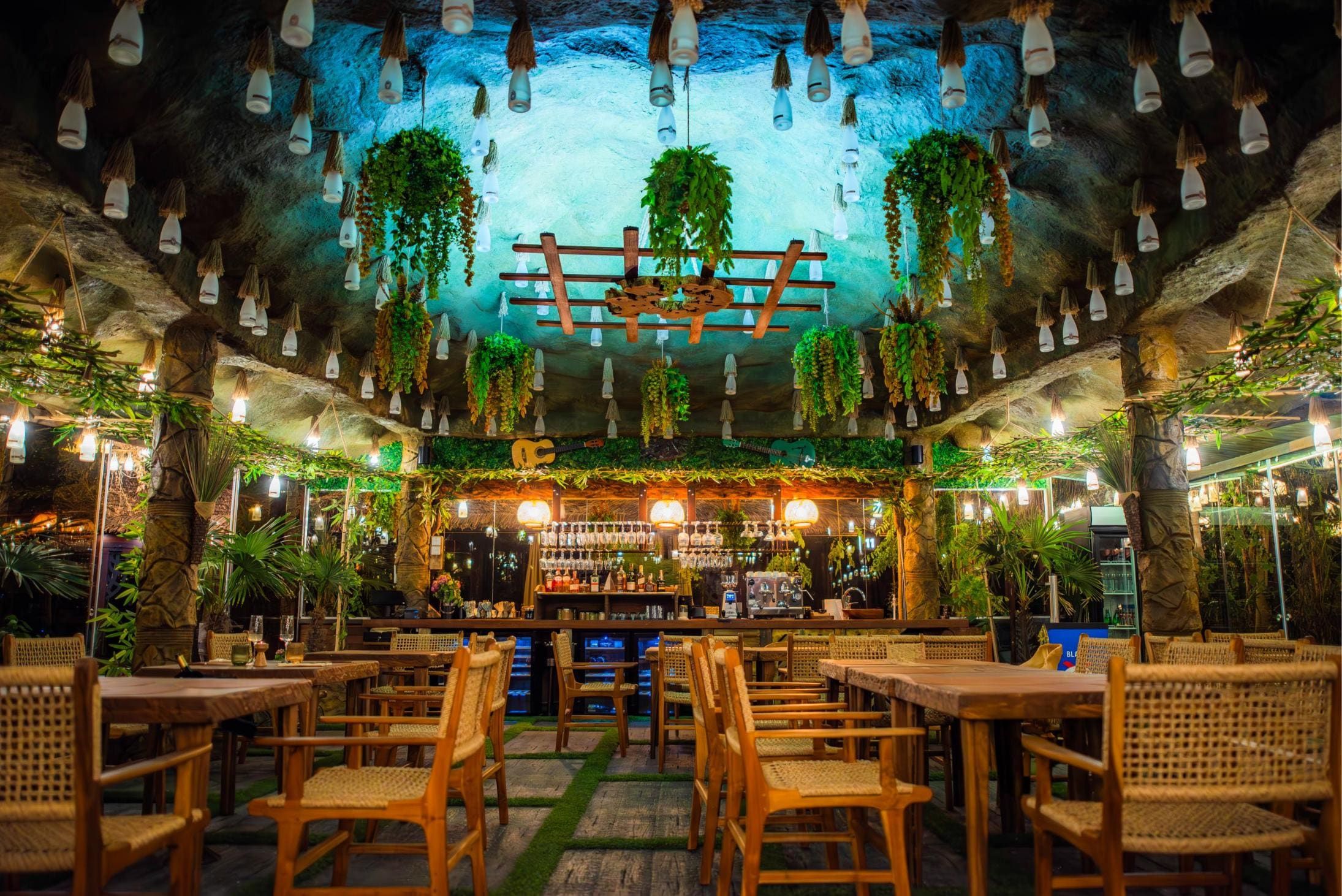 Restaurant & Bar